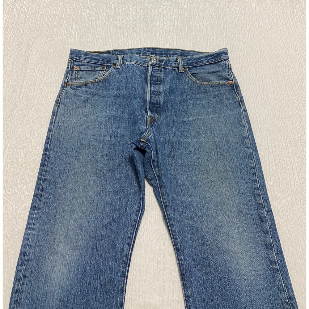Levis 501 Original Fit Mens Jeans Size 38x30 Blue Denim Button fly Vintage Style - Picture 4 of 12